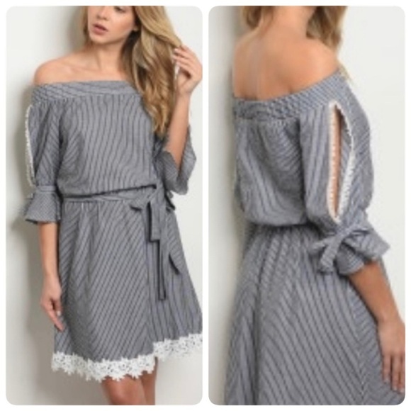 Grifflin Paris Gray White Striped Off Shoulder Dress Size Medium 100% Rayon - Picture 1 of 11